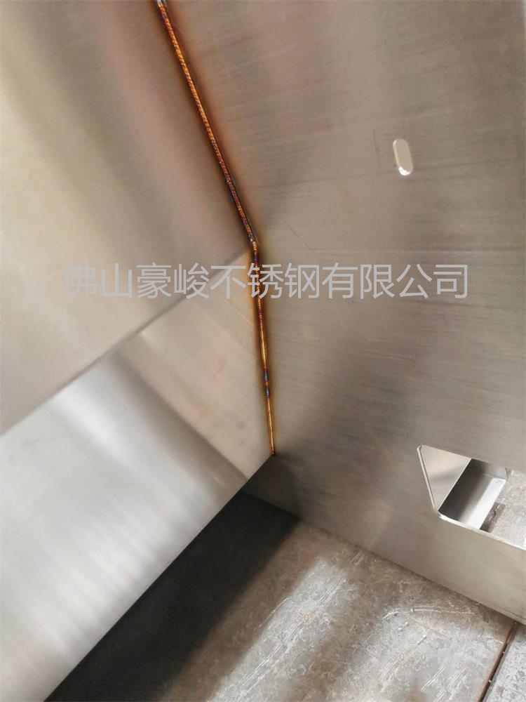 佛山豪峻不銹鋼制品焊接加工，因?yàn)閷Ｗ?，所以卓越?></a>
									</div>
									<div   id=