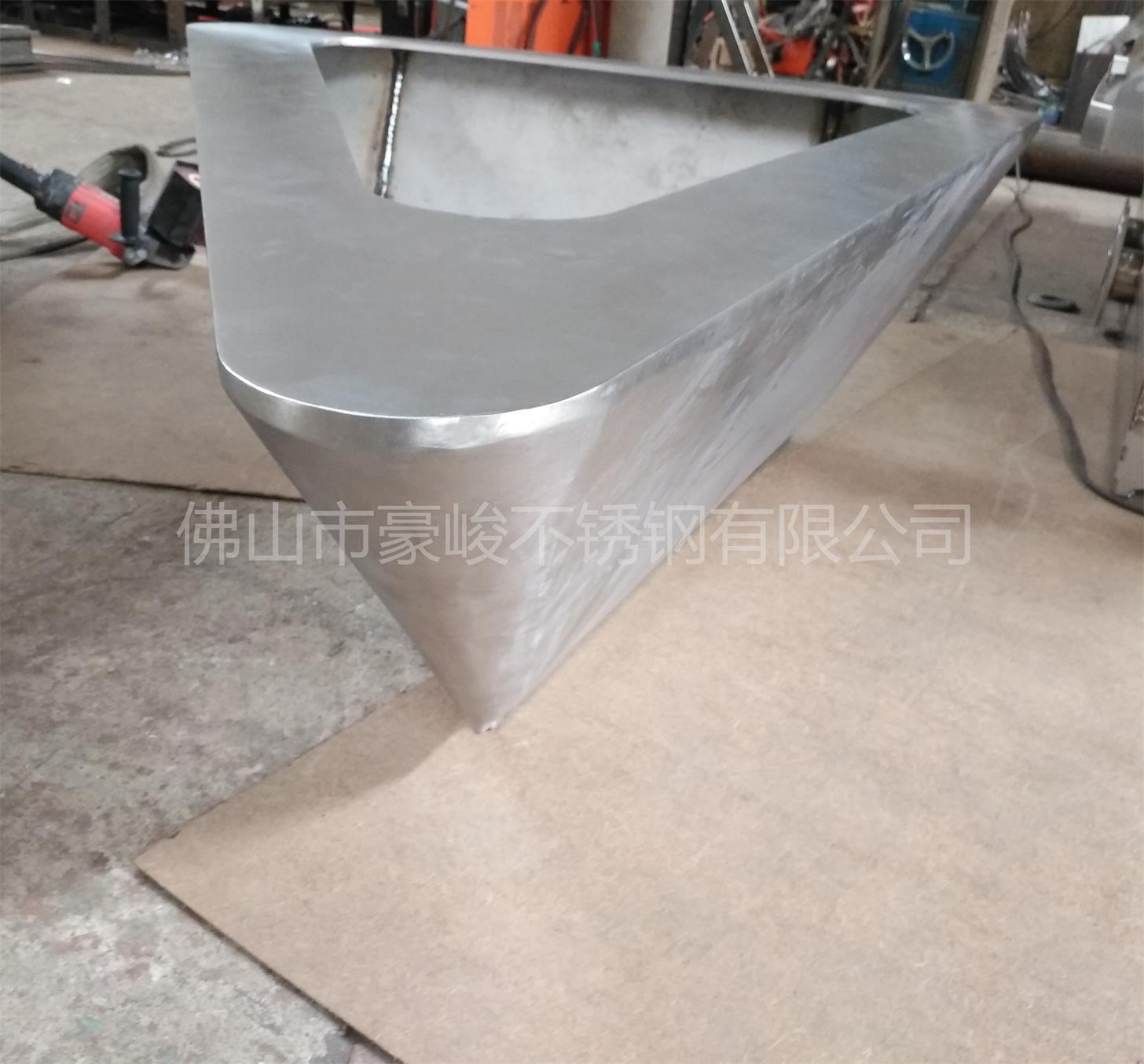 貴陽哪里有好的鍍鋅板折彎廠家 佛山豪峻不銹鋼專注十八年折彎提供一條龍服務