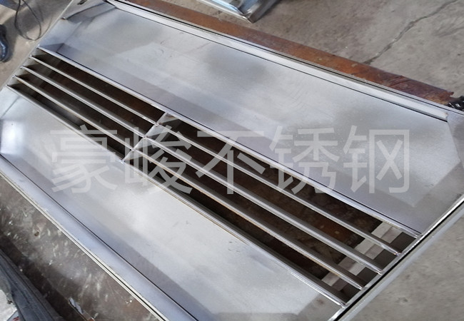不銹鋼格柵蓋板定制提高市政道路施工效率！